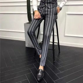 Monochrome Vertical Stripes Men Tapered Cut Pants