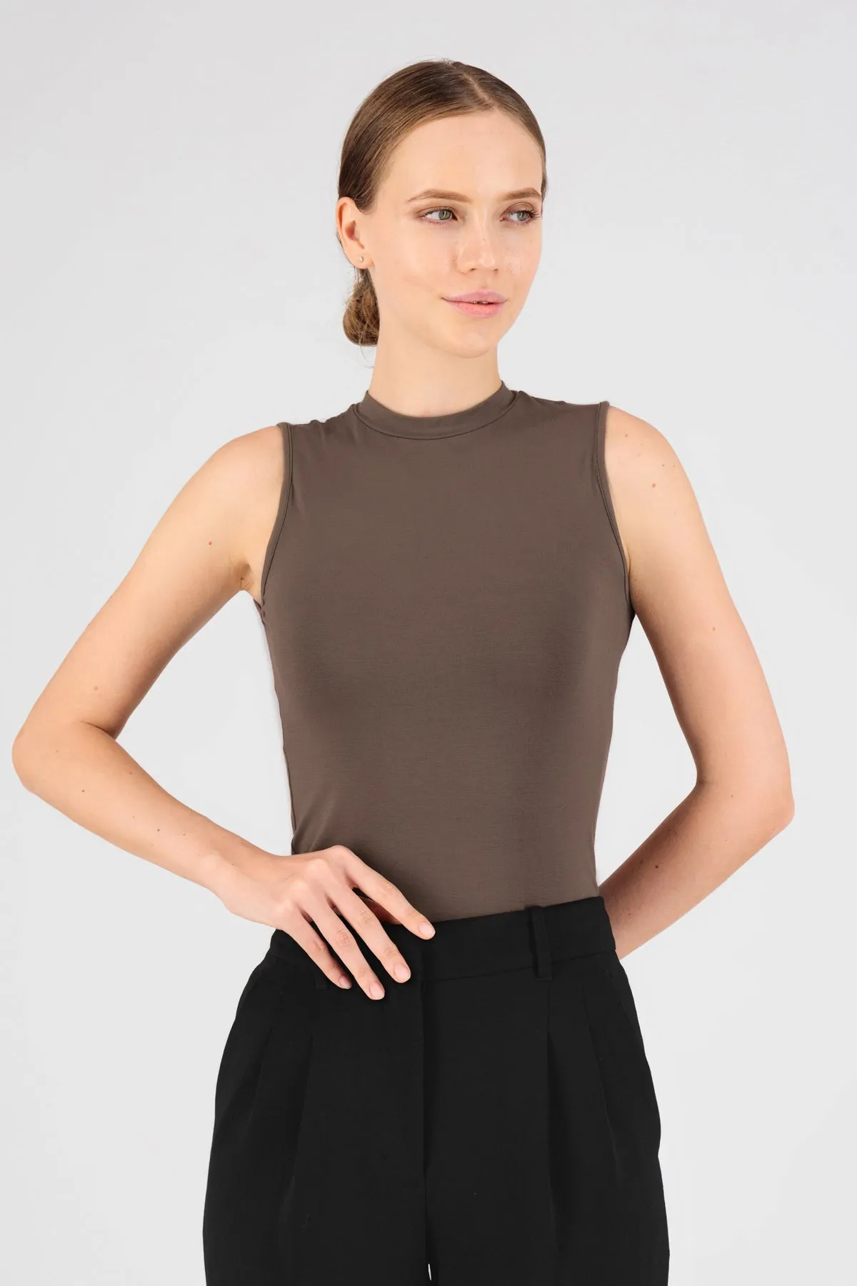 Sleeveless Layer - Ash Brown