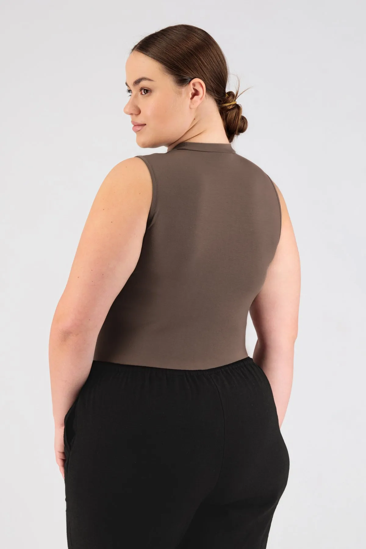 Sleeveless Layer - Ash Brown