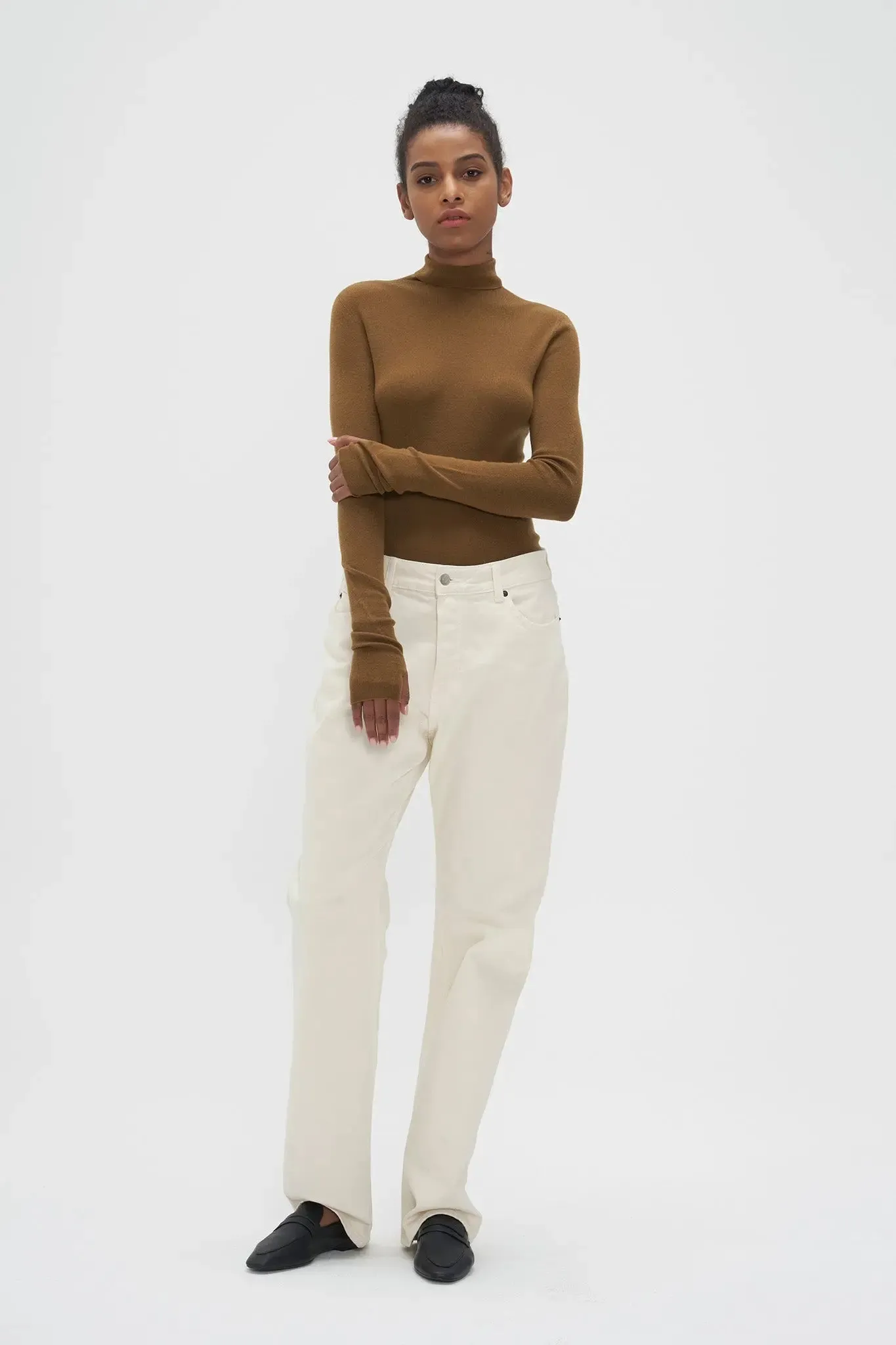 Slim Seamless Wool Turtleneck Sweater with Thumb Holes