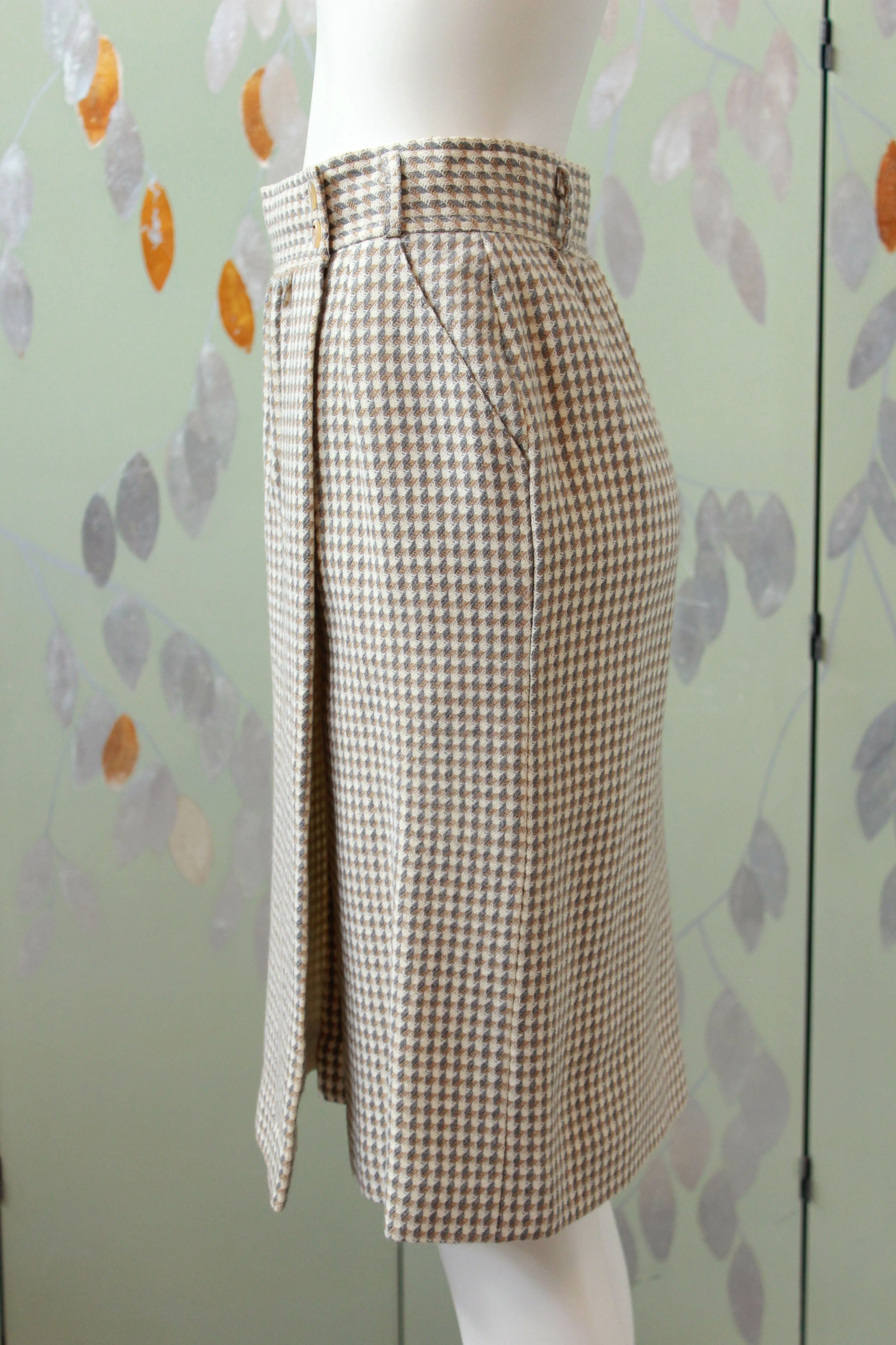 Vintage 1980s Cream And Beige Houndstooth Wool Wrap Skirt Set, S/M